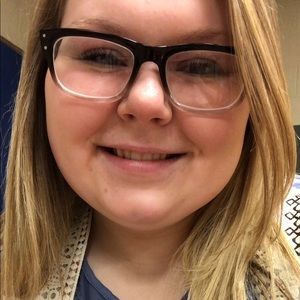 Meet your Posher, Adrianna